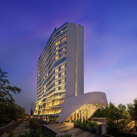 Doubletree By Hilton Ahmedabad Hotel Exterior photo